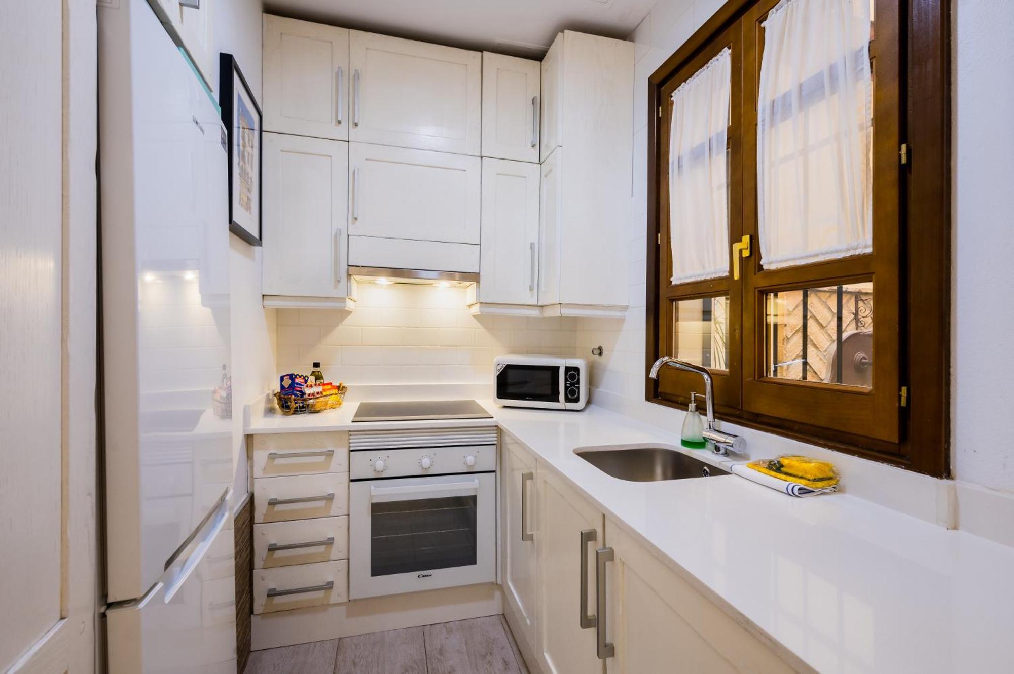 Beautiful And Cozy- 1Bd 1Bth- Arenal Center Apartment Sevilla Bagian luar foto