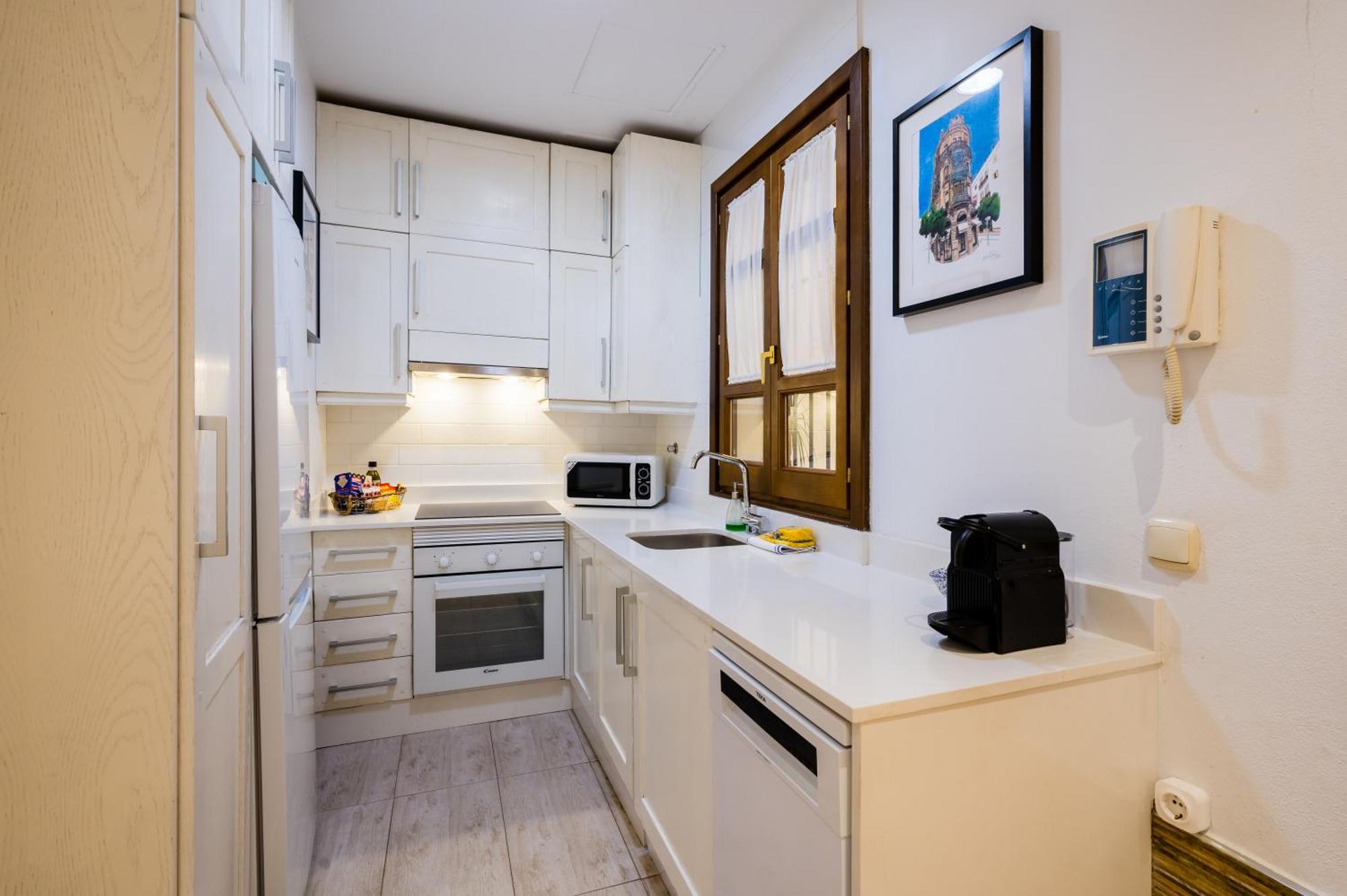Beautiful And Cozy- 1Bd 1Bth- Arenal Center Apartment Sevilla Bagian luar foto
