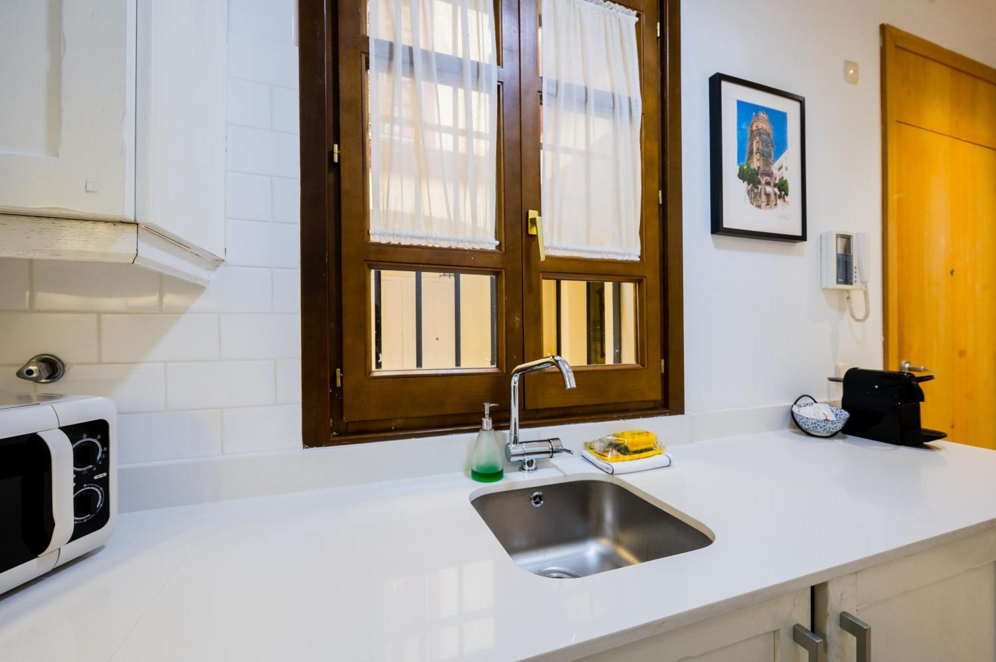 Beautiful And Cozy- 1Bd 1Bth- Arenal Center Apartment Sevilla Bagian luar foto