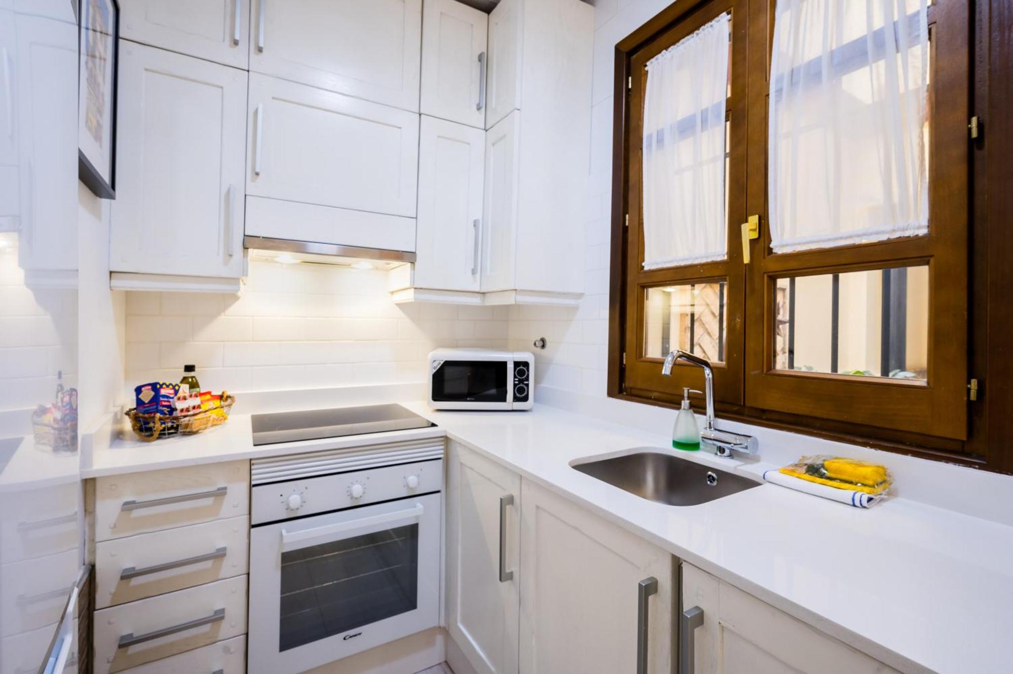 Beautiful And Cozy- 1Bd 1Bth- Arenal Center Apartment Sevilla Bagian luar foto