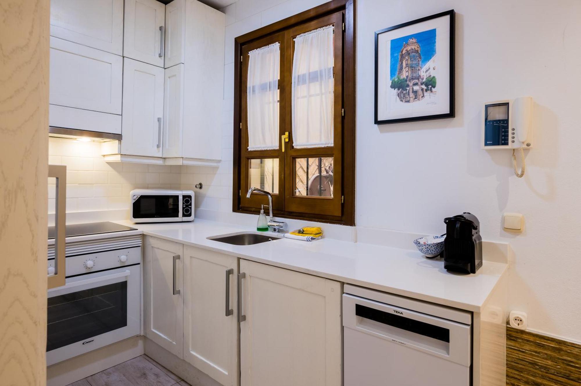 Beautiful And Cozy- 1Bd 1Bth- Arenal Center Apartment Sevilla Bagian luar foto