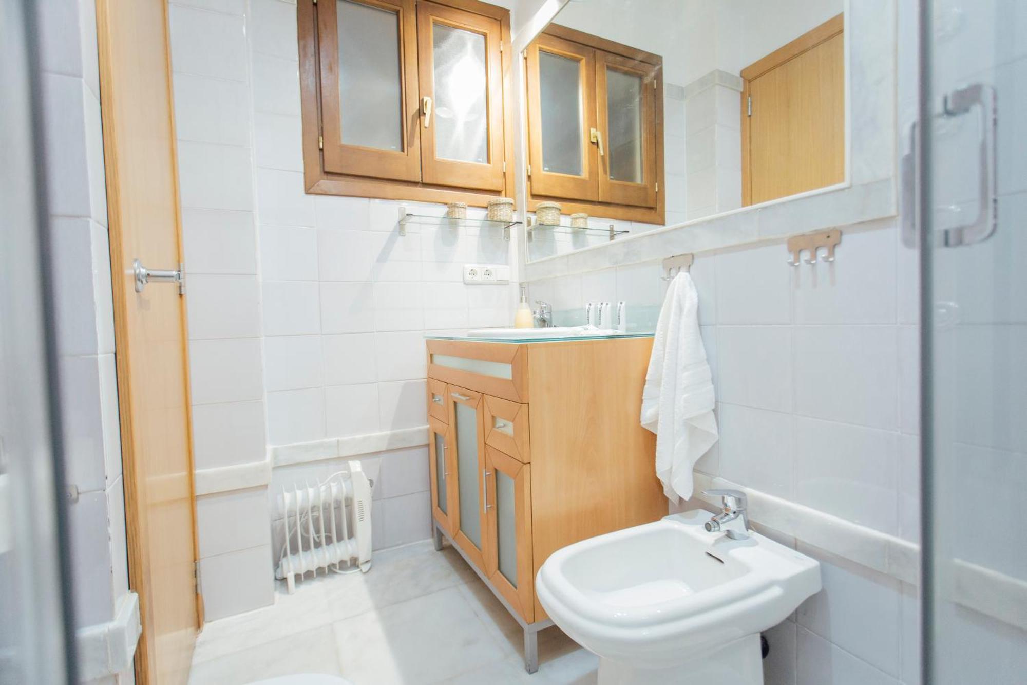Beautiful And Cozy- 1Bd 1Bth- Arenal Center Apartment Sevilla Bagian luar foto
