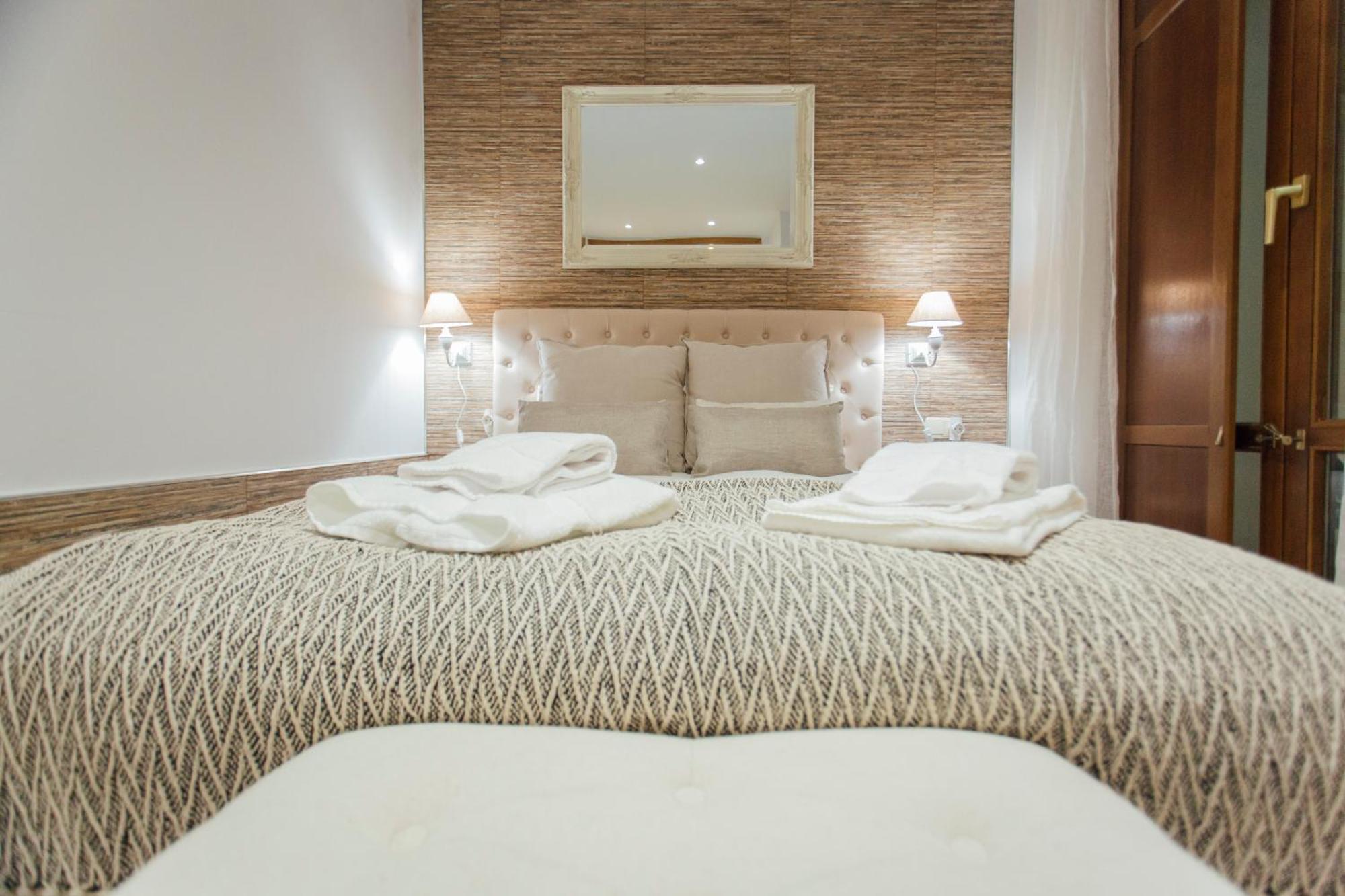 Beautiful And Cozy- 1Bd 1Bth- Arenal Center Apartment Sevilla Bagian luar foto